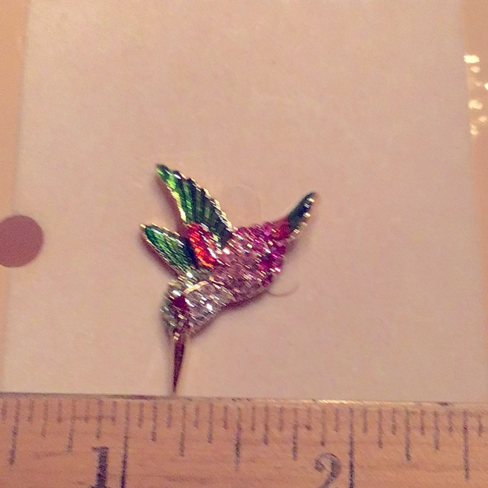 New Mulit colored Hummingbird tie tac pin. Goldtone Swavorski crystals & enamel - Picture 3 of 6